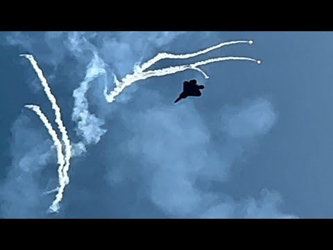 F-22 Raptor uses vectored thrust with flare demo