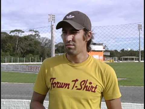 Leandro Kivel espera definir sua situação