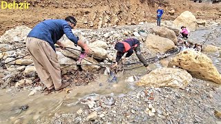 Download lagu Flooddamagecompensationtheeffortsof Mr. Qurbanand the childrenininstalling waterpipesandcookingfood mp3