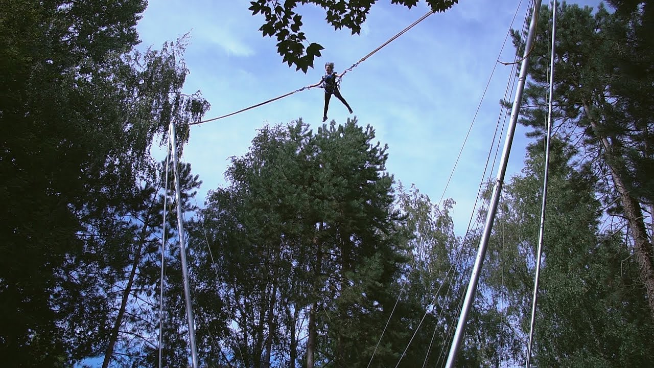 Fort heureusement, il n'y a pas foule car la préparation et la capacité requièrent pas mal de patience (une personne à la fois et un check sécurité très avancé).
Mais, si vous avez l'occasion, foncez !