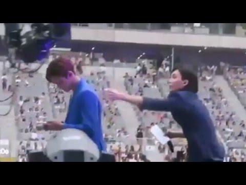 160604 SEVENTEEN Jeonghan saving mingyu was almost got hit by the camera 'Dream Concert'