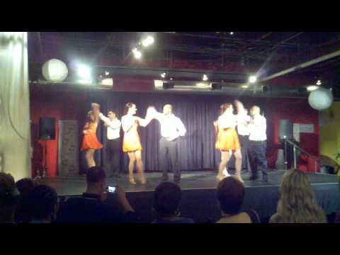 Latin Vintage dancers performance at Pura Vintage