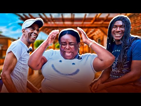 La Sicaria, La Xiomarita and La Cali remember their old times with laughter and crazy stories.