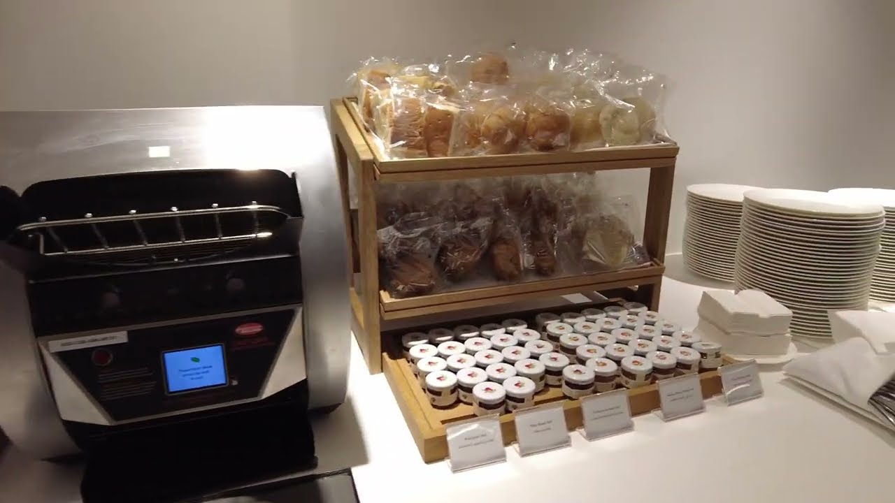 Qatar Airways Gold Lounge - South thumbnail