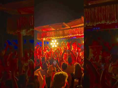 When Francis Mercier comes on, you know it's time to dance like crazy!!#francismercier #sete