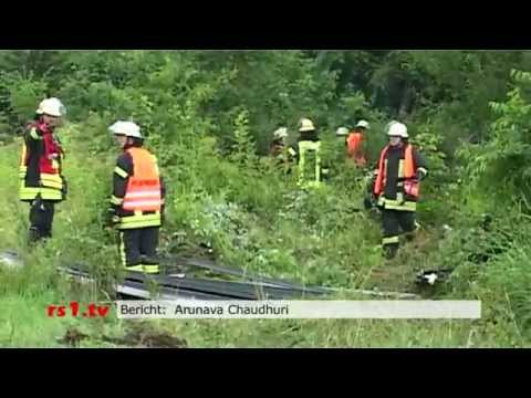 2012-07-14 Pkw fliegt 60 Meter über Autobahn 1