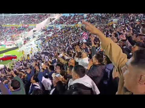 "Hinchada aliancista alegre con triunfo en Cusco" Barra: Comando SVR &bull; Club: Alianza Lima &bull; País: Peru
