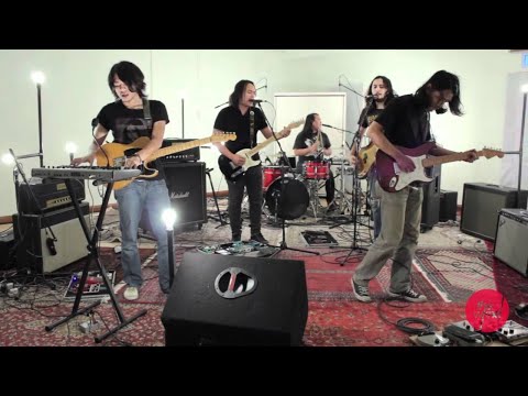 Pitahati - Bintang Biru Kristal Salju (Live on The Wknd Sessions, #51)