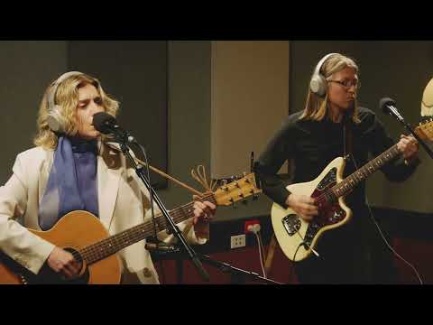 Holly Arrowsmith & Her band cover Karen Dalton's 'Something On Your Mind' Live on RNZ