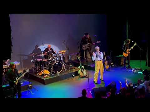 DAVID BRIGHTON'S SPACE ODDITY - UNDER PRESSURE (Queen Cover) & HEROES Closes 2nd Set in Clearwater