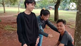 Download lagu The excitement of Mala and Ilham behind the scenes of The Call mp3