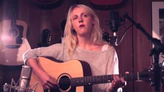Laura Marling- Narrow Road (Guild Guitars Session)