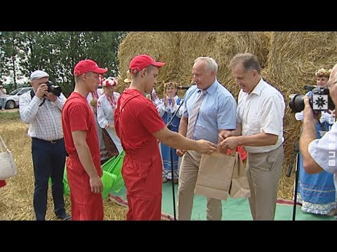 Первых комбайнеров-тысячников чествовали в области (30.07.2018)