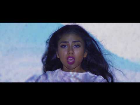 Emielyn Ft Fachento Boss - Lejos (Official Music Video)