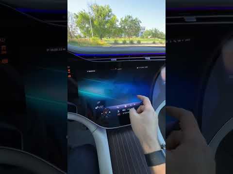 🤯 one of the world’s biggest car screens