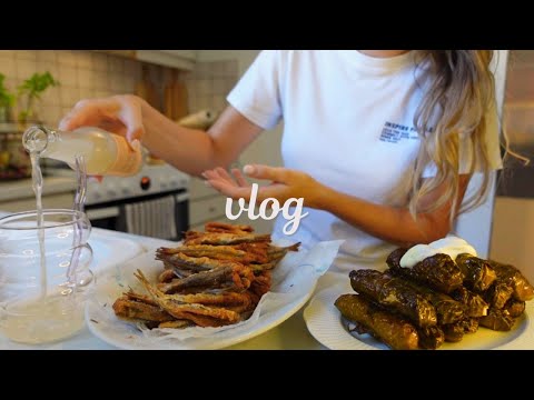 A taste of vacation at home🏡 |making Greek stuffed vine leaves (dolmadakia) & Korean fried chicken🍗