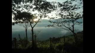 Karamelo Santo/ Mamina