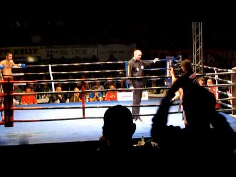 Noc bojovníků  Hodonín 2011 - Dominik Vašek vs Gabor Perlaky  (2.kolo KO).wmv