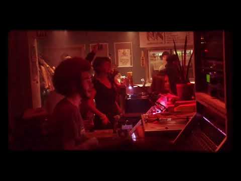 Uptown Hi-Fi Soundsystem - Voyager & Better To Be Good @ dub uptown #1 / geel (b) 131121