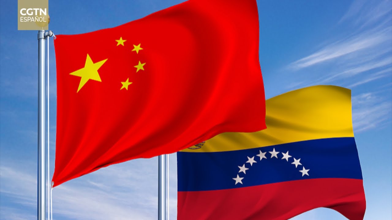 Wang Yi sostiene una conversación telefónica con su homólogo venezolano, Yván Gil