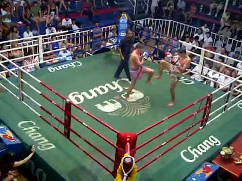 Dragon Muaythai--Shane from Ireland fights Round.5