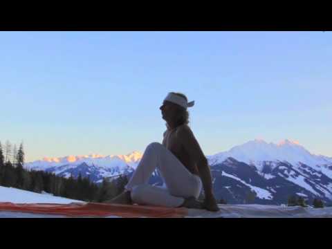 Yoga Lesson von Wolfgang Weinzierl - zeigt den Drehsitz
