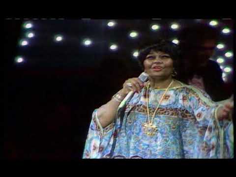 Pearl Bailey Singing "Hello Dolly"