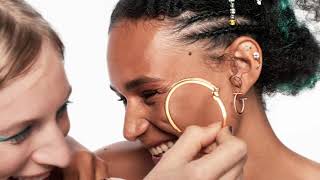 Download the video "Tiffany & Co. Holiday 2020—Wrapped Up"