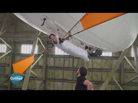 Frei wie ein Vogel: "Galileo"- Reporterin Sarah hebt in Frankreich mit einem Mini-Zeppelin ab!