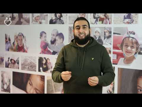 Stichting al-Yateem -  Een vrouw geholpen aan een ziekenhuisbed in Nador