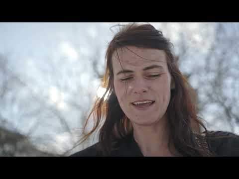 Elka - Tunelem stromů