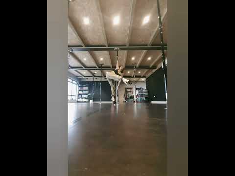 How to pole dance? - Beginner exotic pole flow - pole dancing