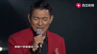 Download lagu 经典！刘德华真情演绎《爱你一万年》熟悉的旋律，动人的歌声 mp3