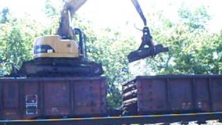 preview picture of video 'Norfolk Southern Unloading Cross Ties'