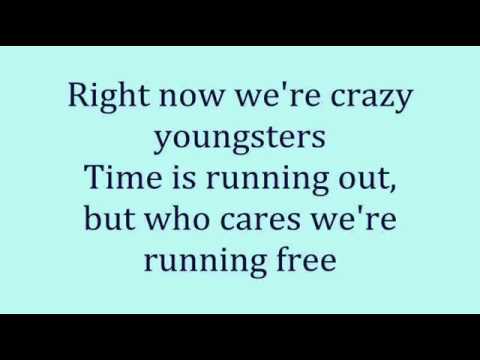 CRAZY  YOUNGSTERS  PITCH PERFECT 2