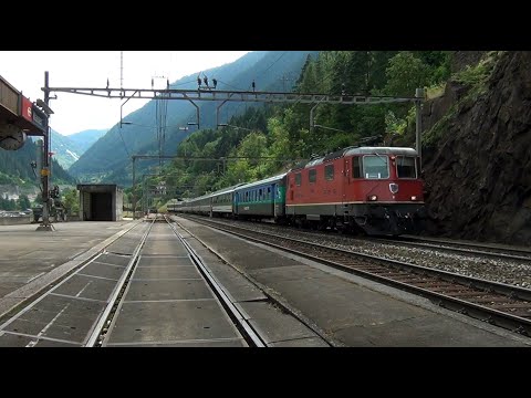 Pfiff Re 4/4 auf der Gotthardbahn
