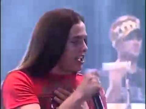 Vamos falar de amor, com Mara Pavanelly, Wesley Safadão e Maurilio Bass no baixo, Garota Safada