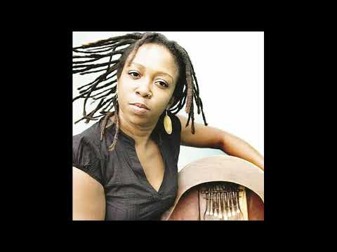 The Best of Chiwoniso Maraire