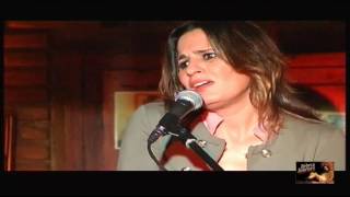 Rebeca jiménez versionando " Llorona" de Chavela Vargas