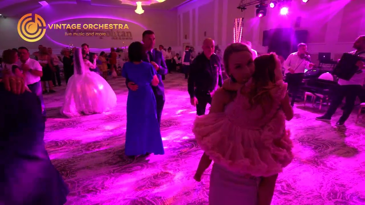 Roxana Sava -  Cea mai frumoasa este sotia ce o am acasa / Tu esti femeia cu parfum de trandafir ♥️