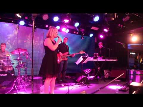 Heidi Pakarinen ja Karavaani - Pitsihelmainen tyttö @ Viking Mariella 6.1.2016