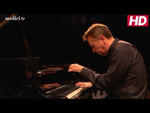 Gábor Takács-Nagy, with Mikhaïl Pletnev - Schumann: Piano Concerto in A Minor