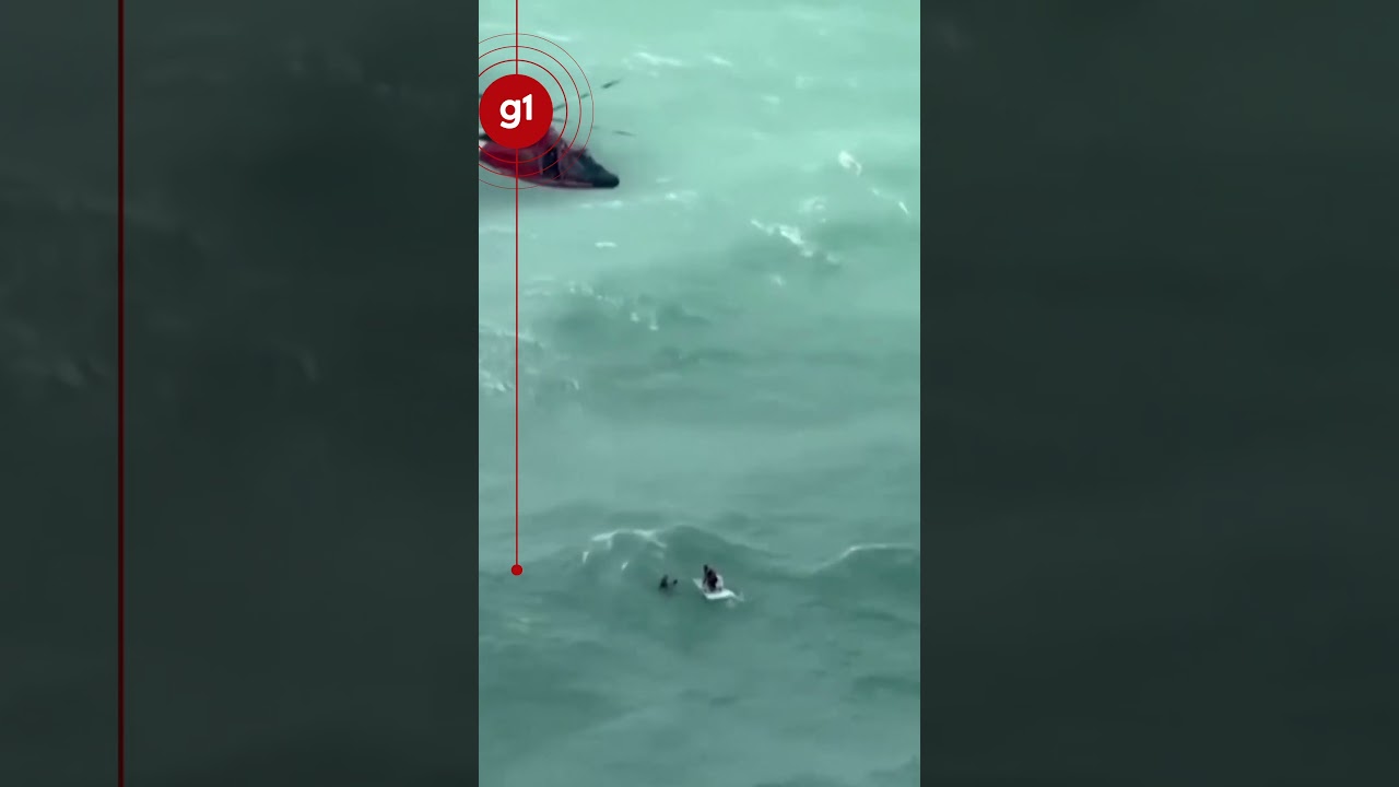 Homem fica à deriva em cima de isopor após passagem do furacão Milton e é resgatado | #g1 #shorts