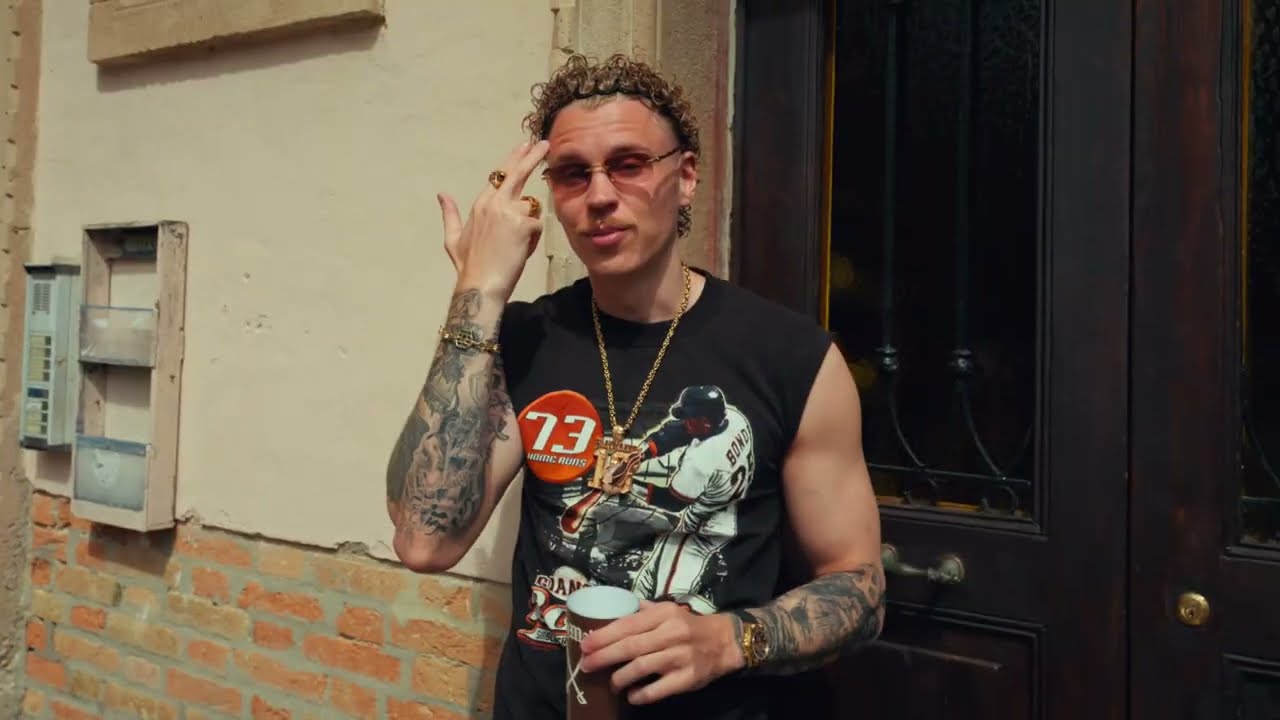 Costi  mit dem Titel 'Pardon Me ' / Video ((jetzt ansehen))