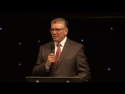 Cristian Ionescu - Cine este la mijloc?