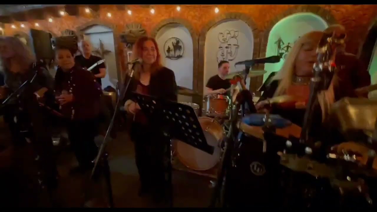 Promotional video thumbnail 1 for Singer Percussionist/Drummer "to go"