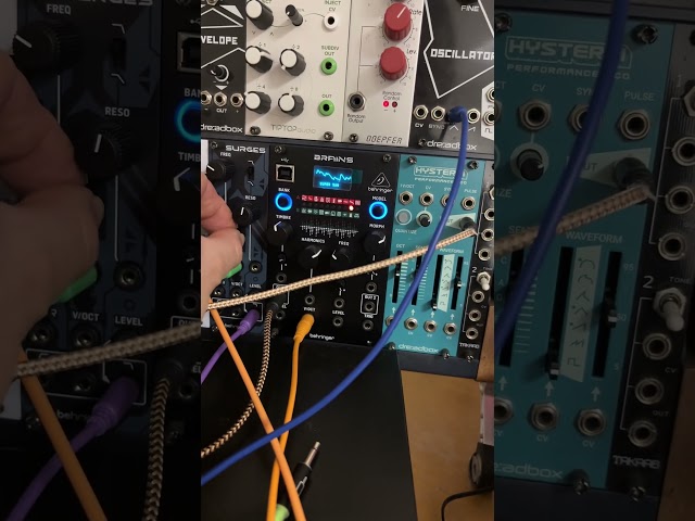Vídeo relacionado con Behringer SURGES Filtro Multi-Modal para Sintetizador Eurorack, 12dB/Oct, Sonido Retro, Control CV, Ideal para Música y Diseño de Sonido
