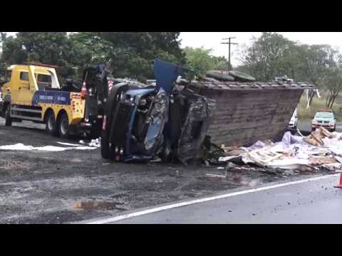 Caminhoneiro morre em capotamento na rodovia Irineu Pentado