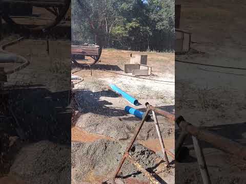 Cromínia Goiás mais um poço 60 metros graças a Deus mais de 3.500 por hora fone 62 99328-9329