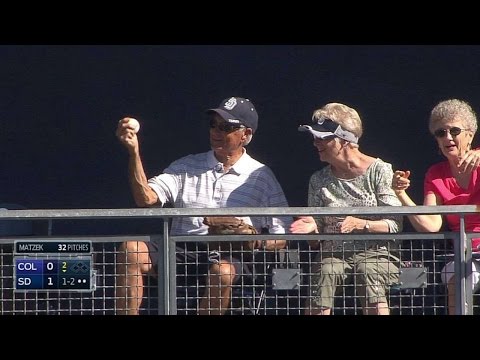 COL@SD: A fan gets rewarded for bringing his mitt